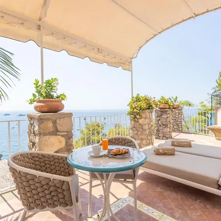 Nannina Bed & Breakfast 4*